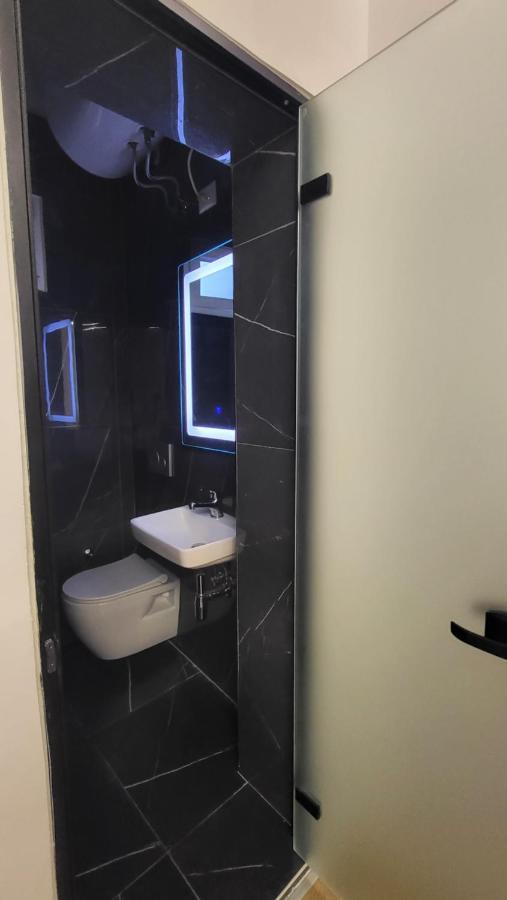 Karanxha'S Room 地拉那 外观 照片